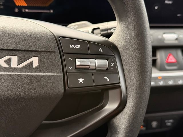 Used 2025 Kia K4 LXS image 30