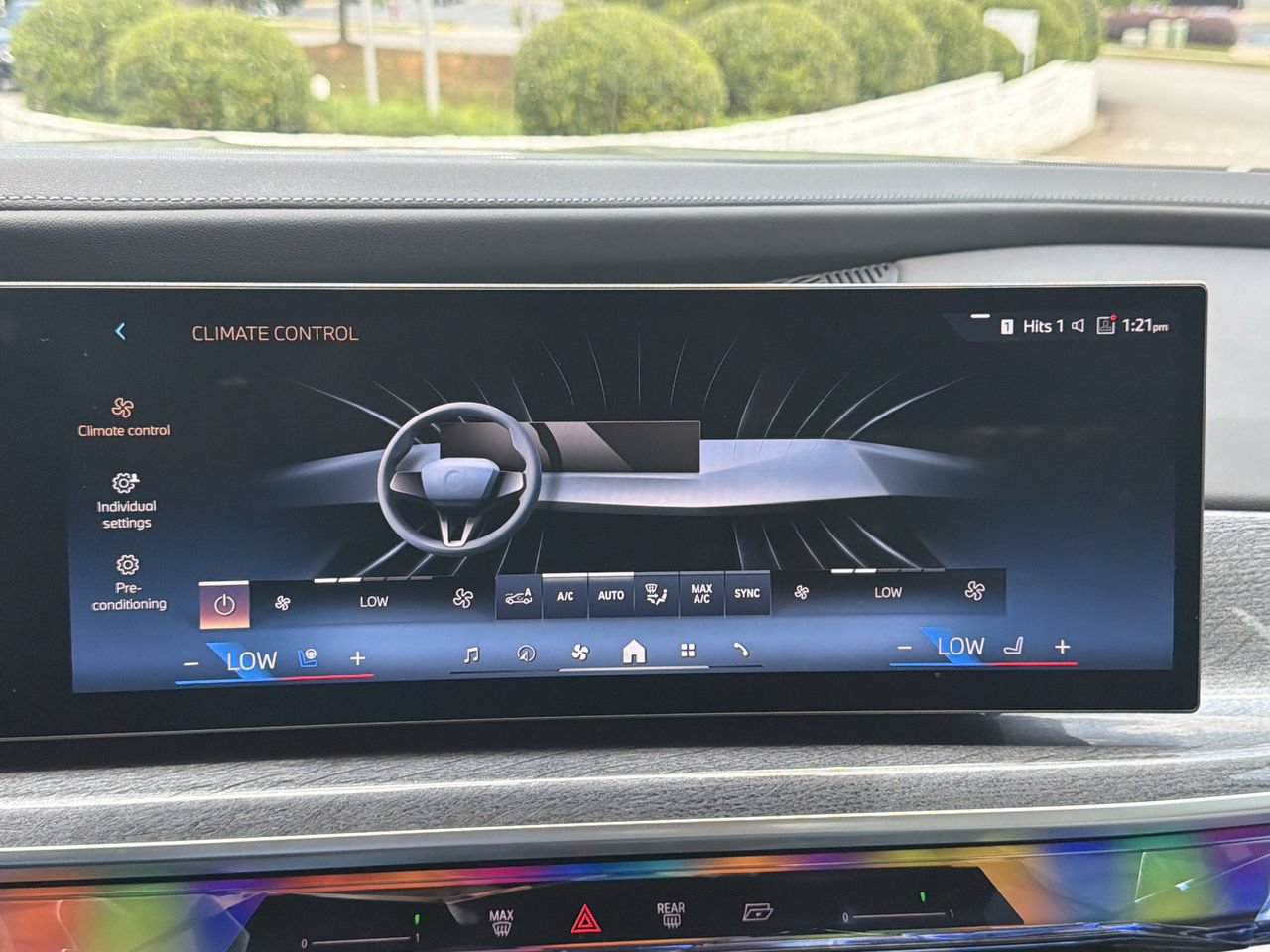 Certified 2025 BMW 740i xDrive AWD/4WD image 25