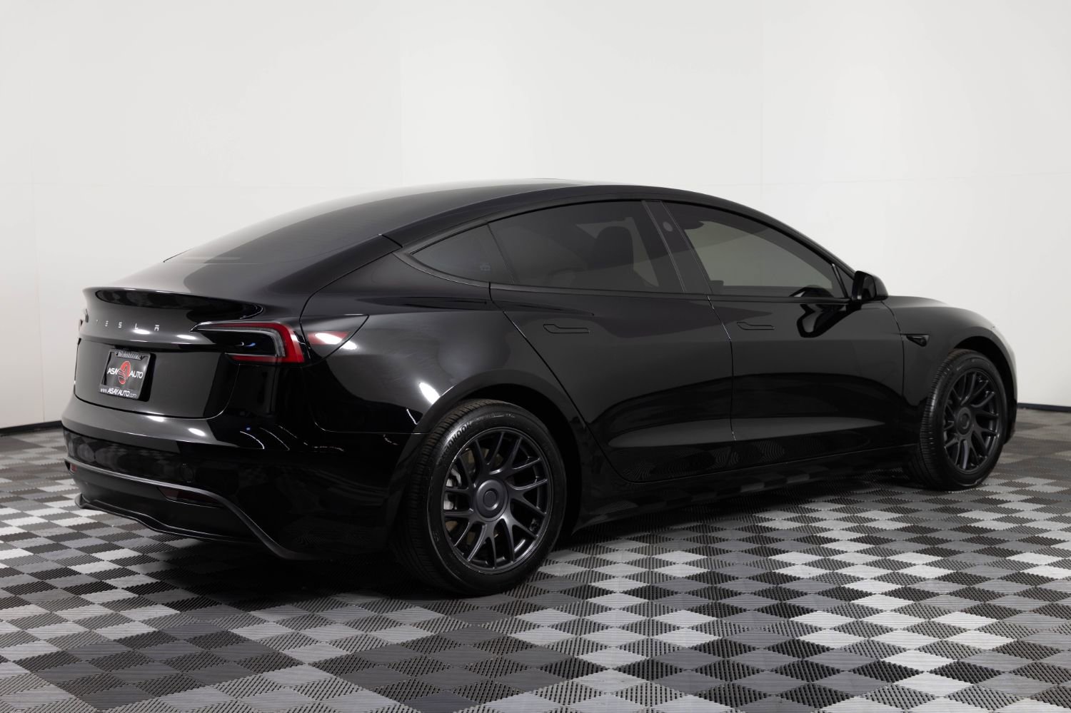 Used 2024 Tesla Model 3 Standard Range RWD image 8