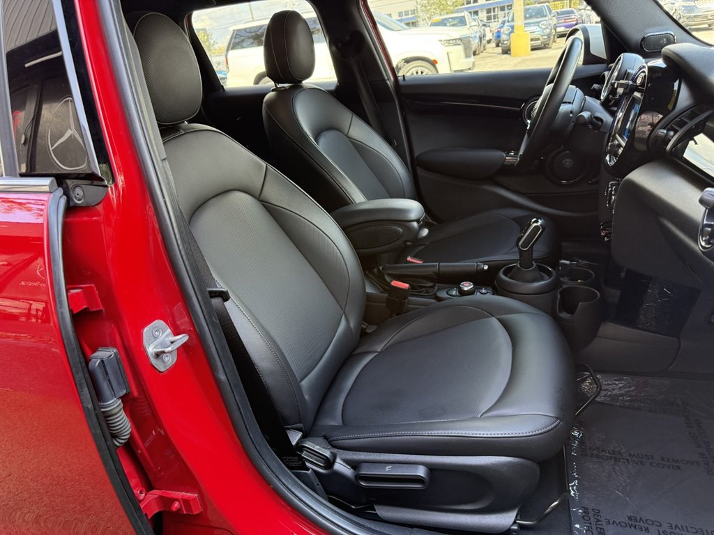 Used 2020 MINI Cooper 4-Door Hardtop w/ Premium Package FWD image 18