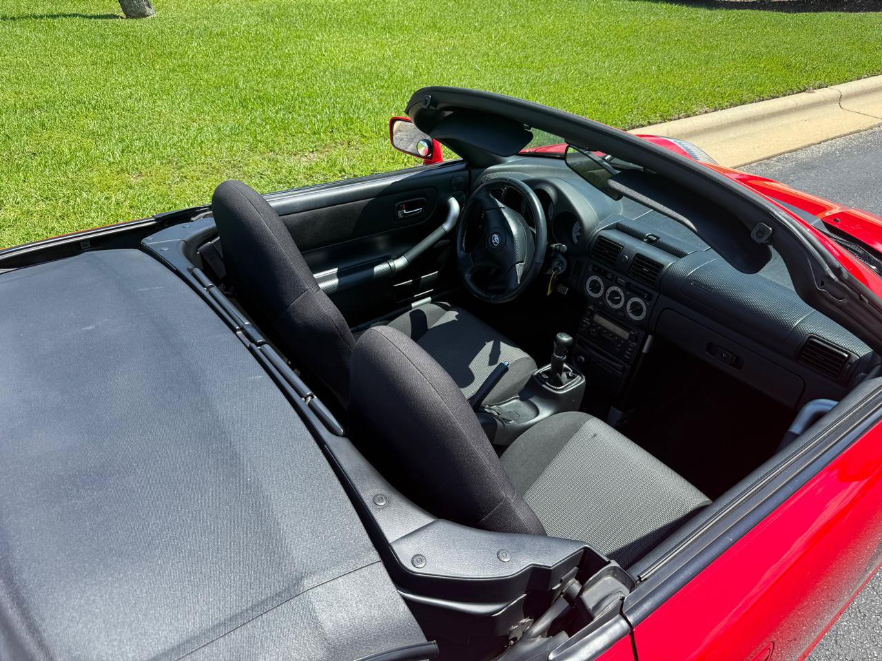 Used 2002 Toyota MR2 RWD image 22