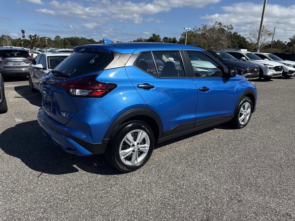 Certified 2025 Nissan Kicks Play S image 4