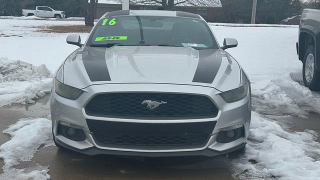 Used 2016 Ford Mustang Coupe image 3