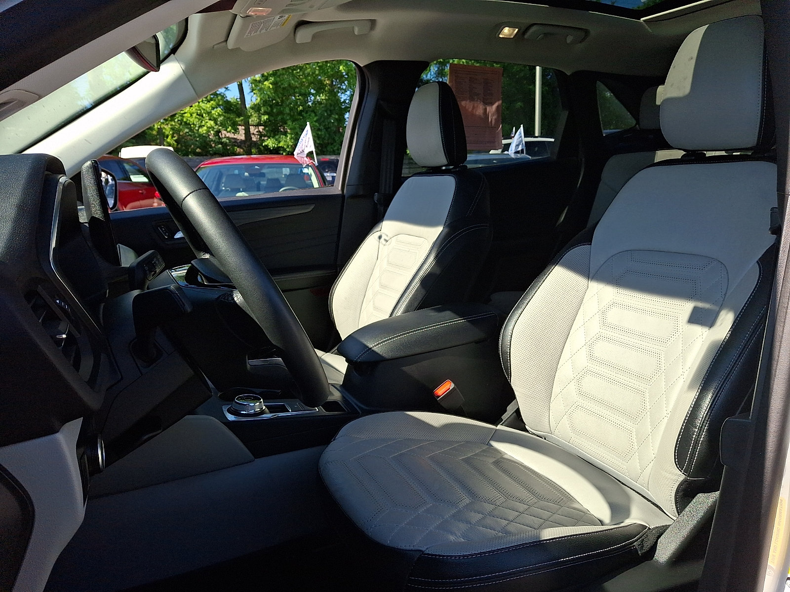 Used 2023 Ford Escape Platinum w/ Premium Technology Package AWD/4WD image 12