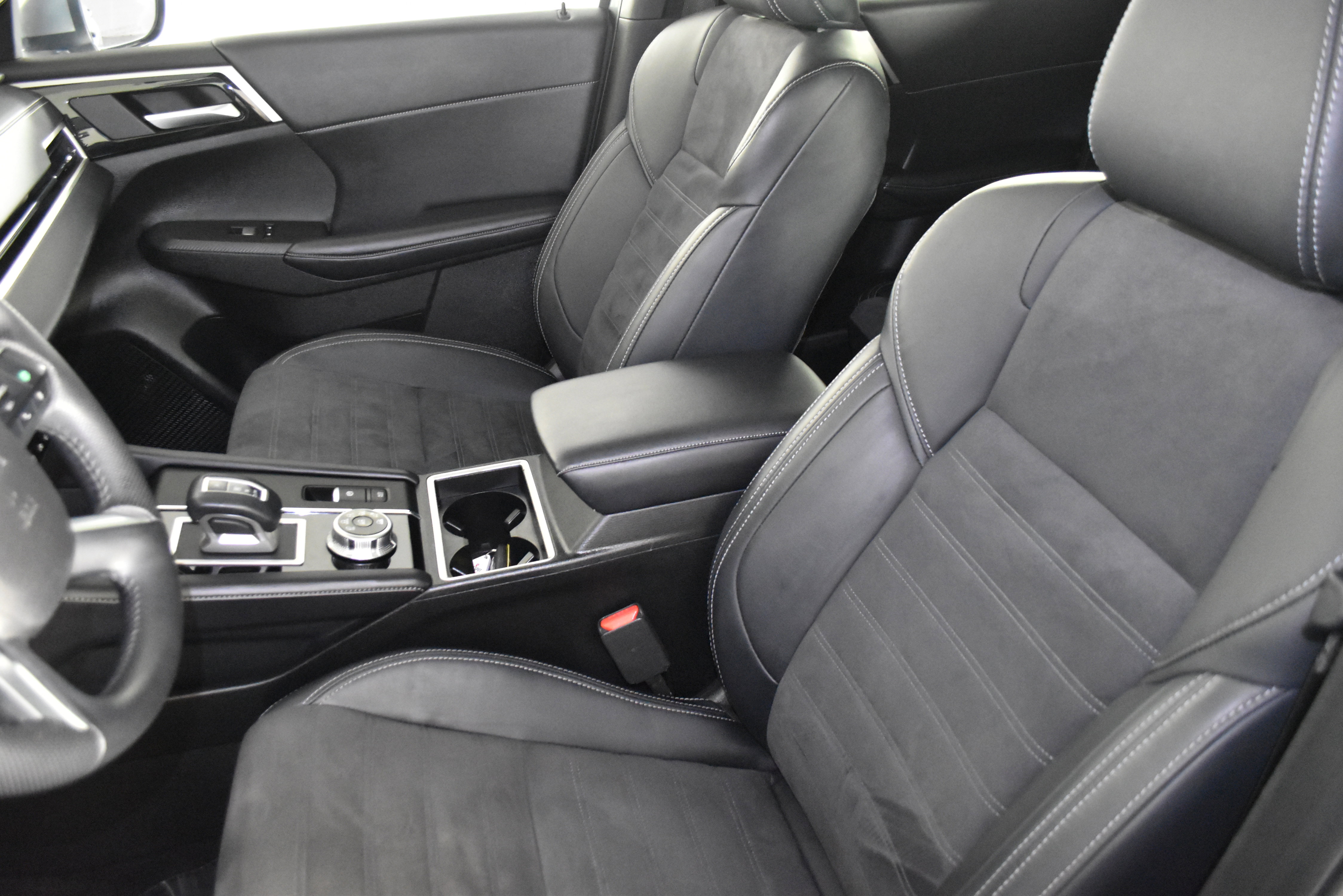 Used 2024 Mitsubishi Outlander SE image 36