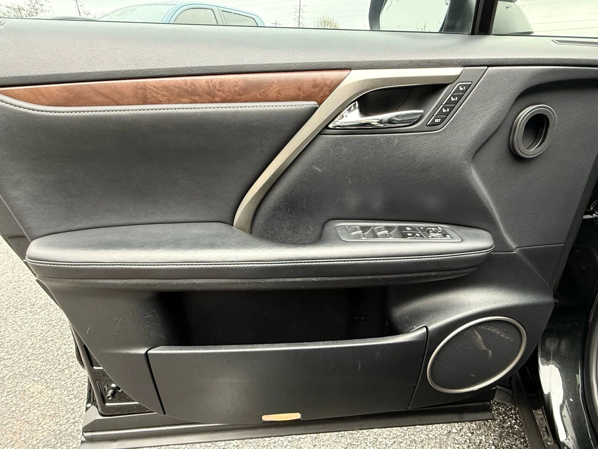 Used 2021 Lexus RX 350L FWD w/ Premium Package image 18