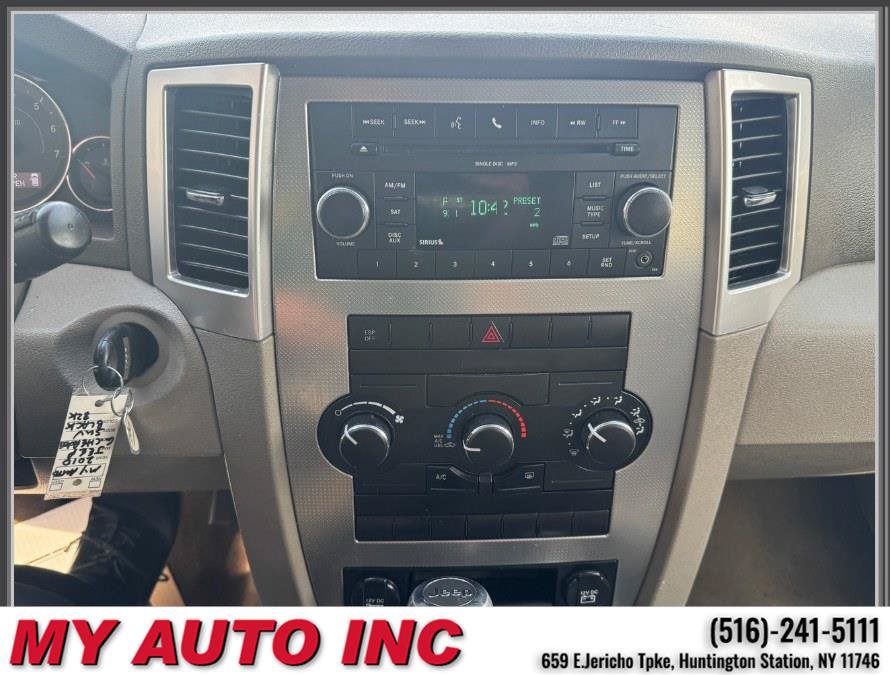 Used 2010 Jeep Grand Cherokee Laredo AWD/4WD image 16