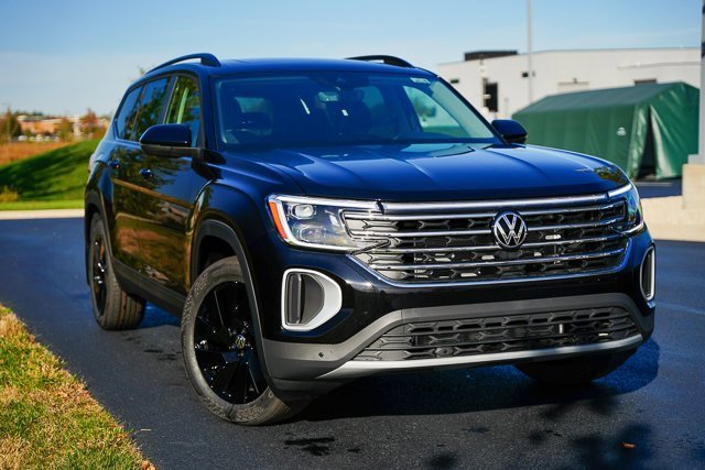 New 2026 Volkswagen Atlas SE image 2