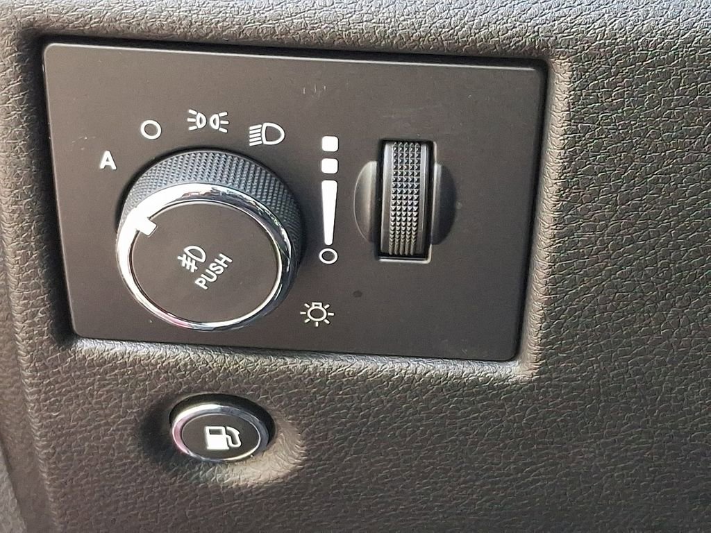 Used 2021 Jeep Grand Cherokee Laredo RWD image 24
