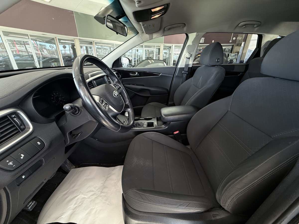 Used 2020 Kia Sorento S image 14