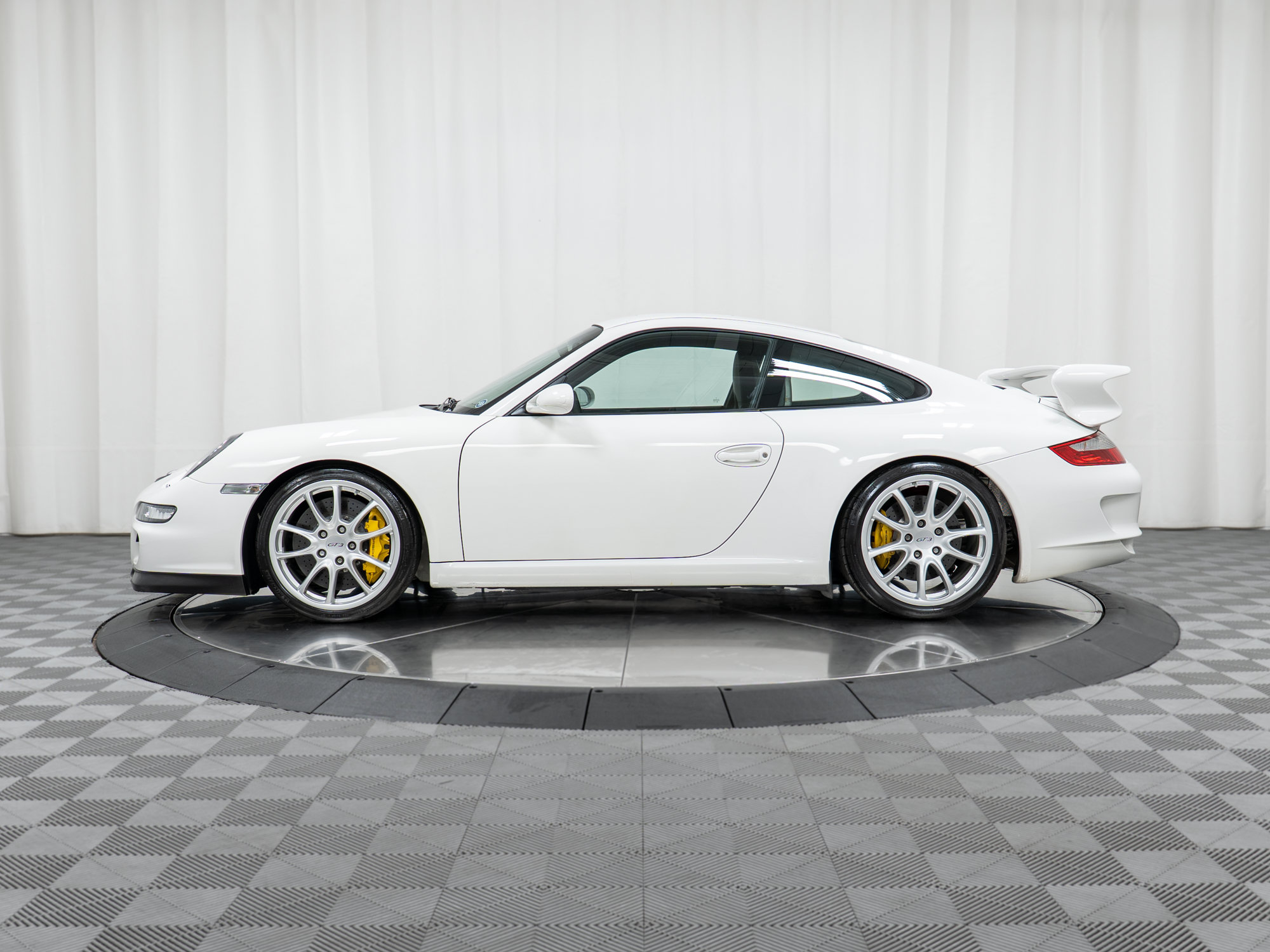 Used 2007 Porsche 911 GT3 RWD image 2