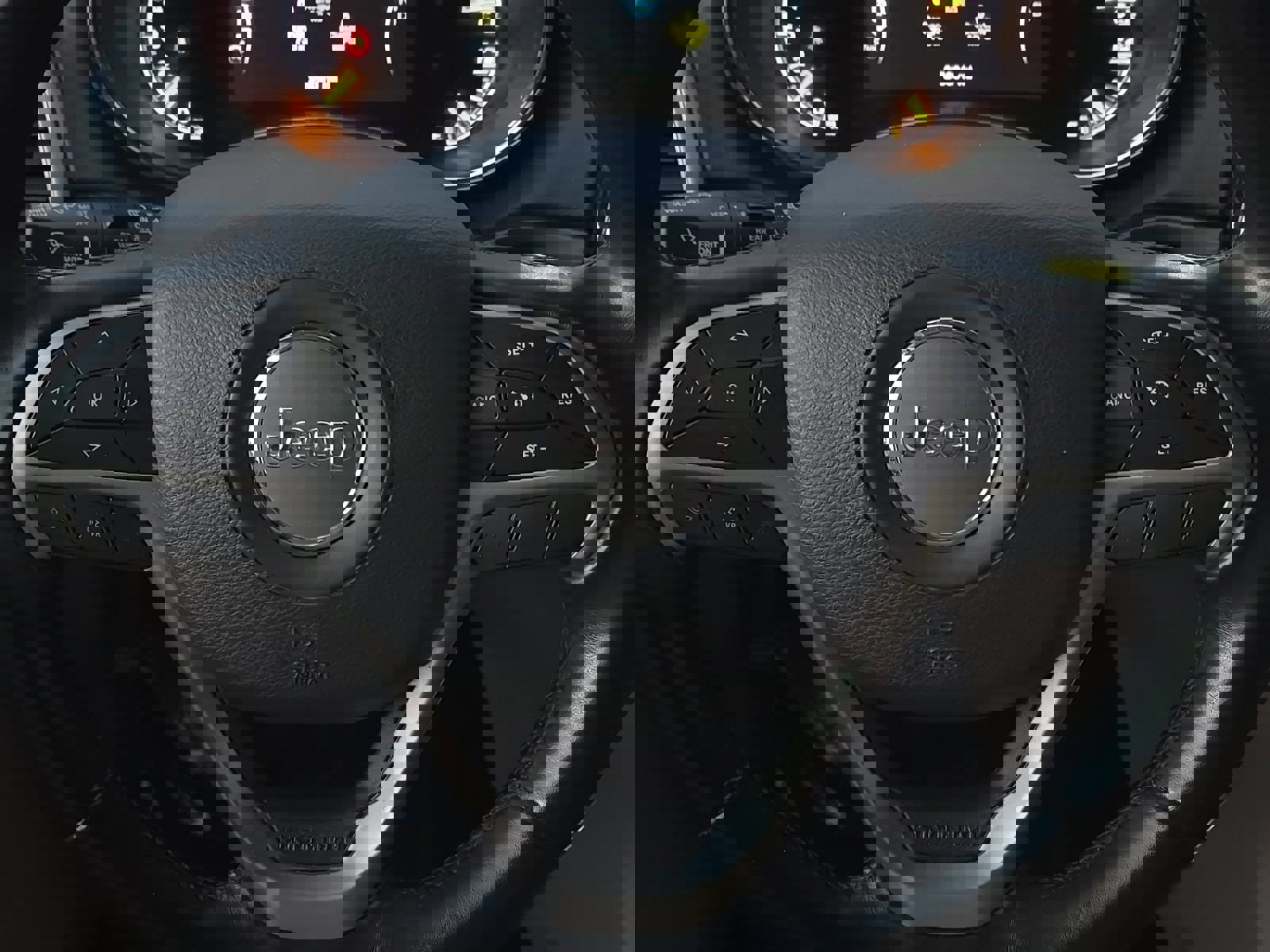 Used 2022 Jeep Grand Cherokee Laredo E image 12