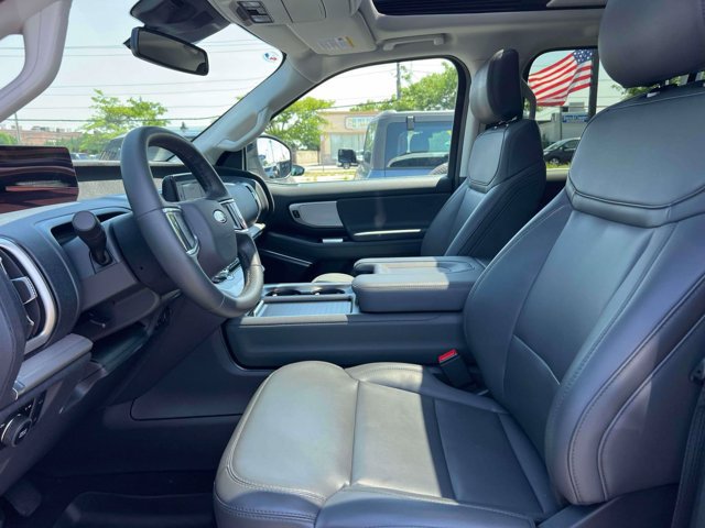 Used 2026 Ford Expedition Active AWD/4WD image 14