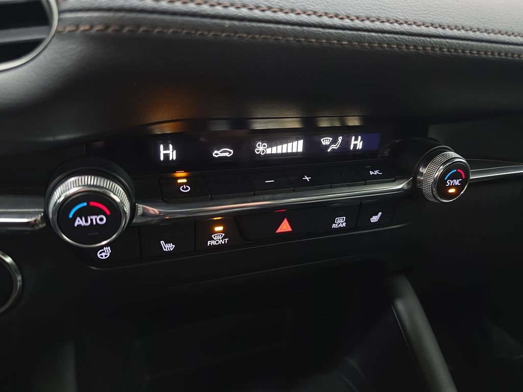 Used 2023 MAZDA MAZDA3 Hatchback w/Premium Plus Pkg image 24