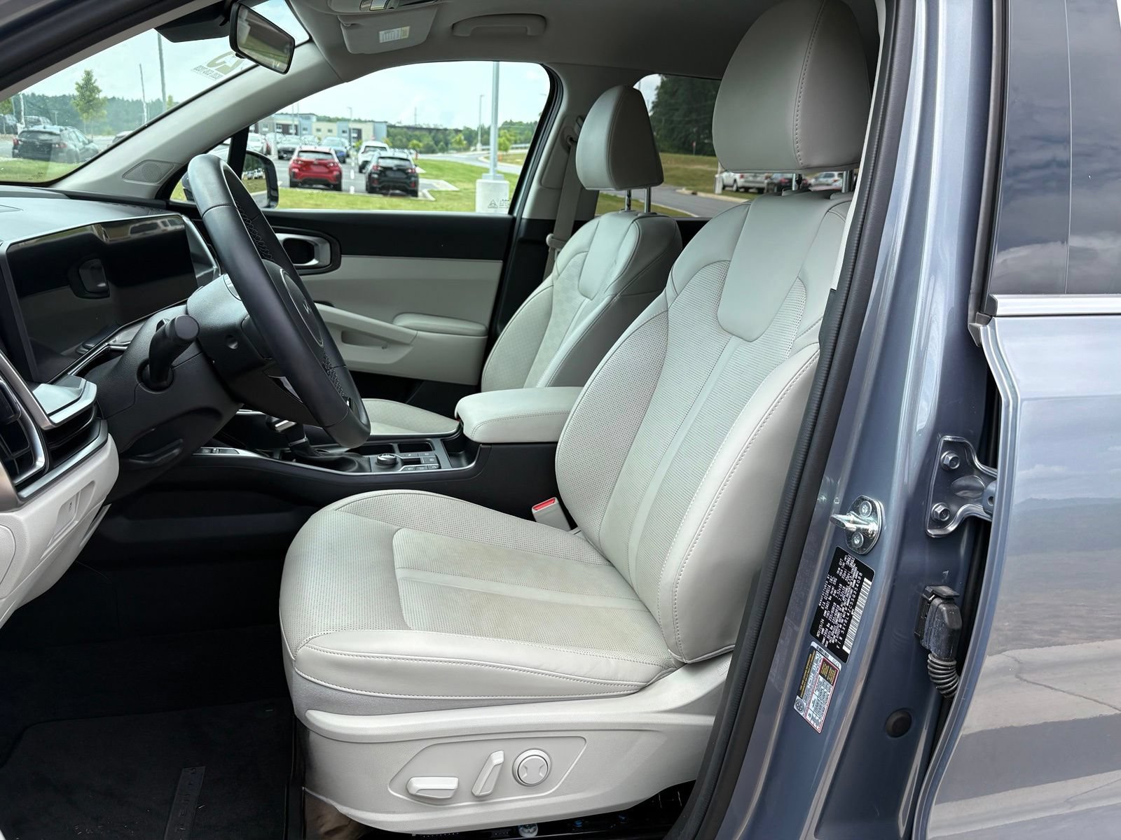 Used 2025 Kia Sorento S FWD image 25