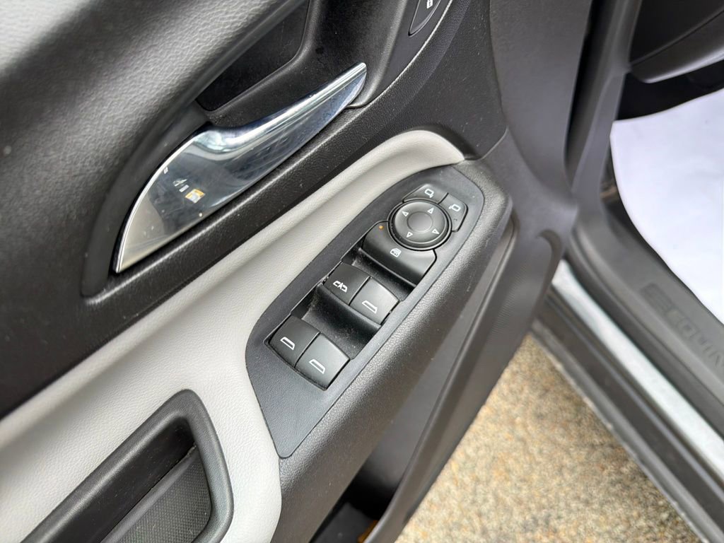 Used 2020 Chevrolet Equinox LS w/ LS Convenience Package image 23