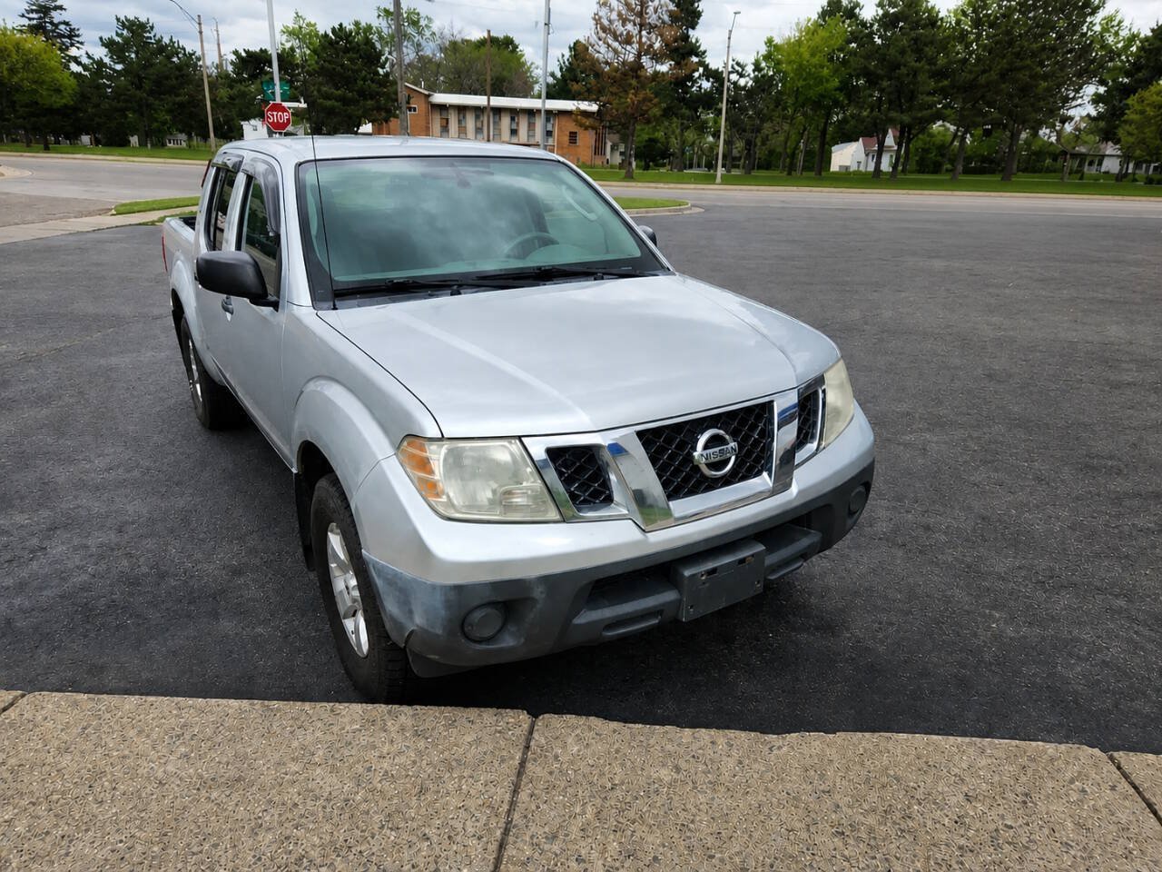 Used 2011 Nissan Frontier S AWD/4WD image 2