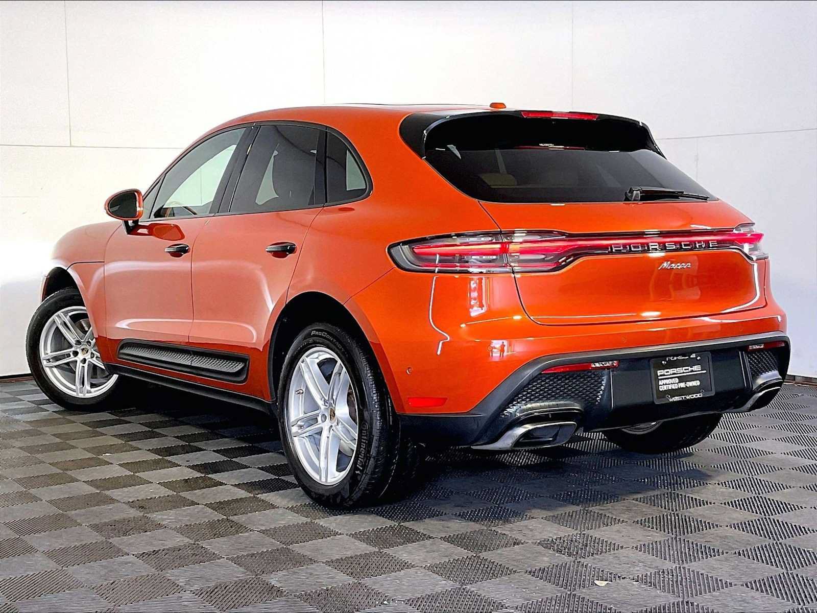 Certified 2023 Porsche Macan AWD/4WD image 3
