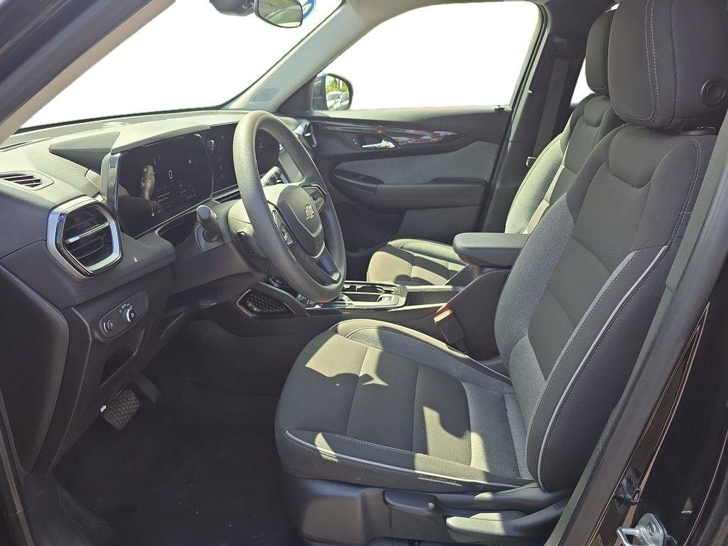 Used 2025 Chevrolet TrailBlazer LT FWD image 11