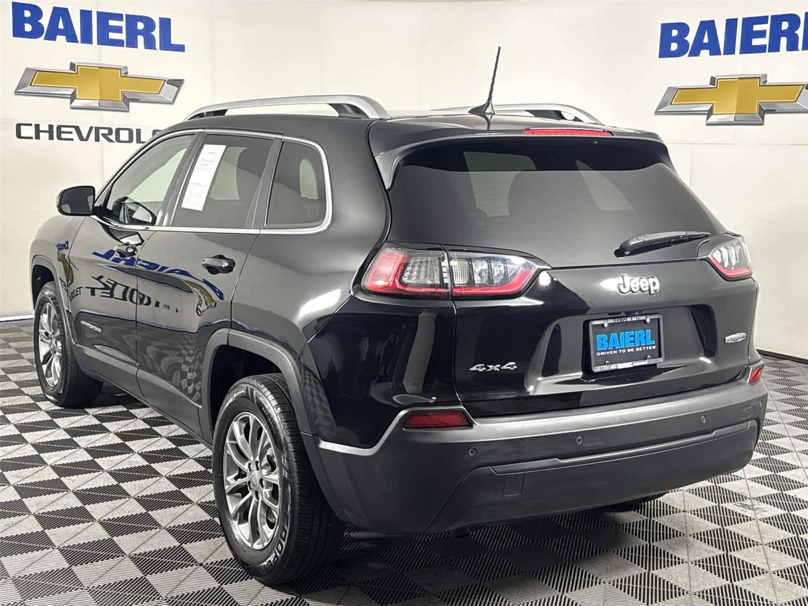 Used 2019 Jeep Cherokee Latitude Plus AWD/4WD image 3