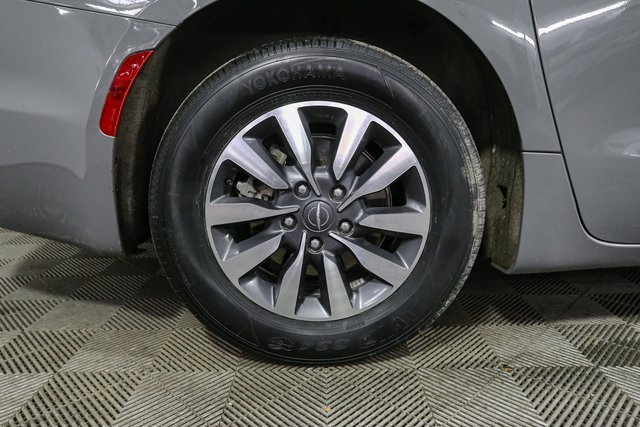 Used 2021 Chrysler Pacifica Touring-L image 16