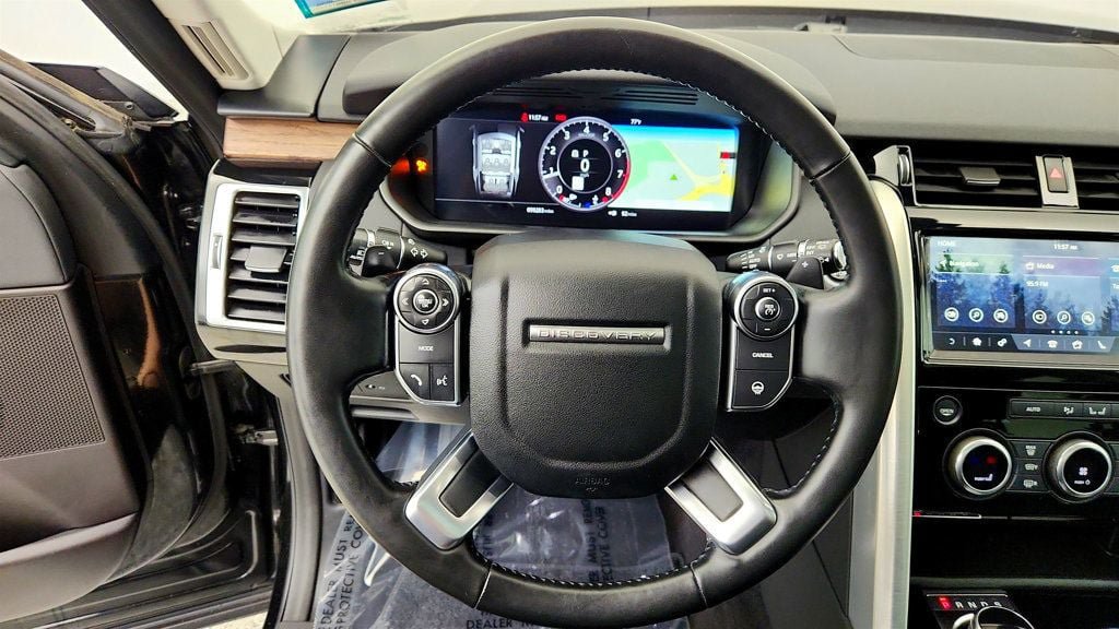 Used 2018 Land Rover Discovery HSE AWD/4WD image 14