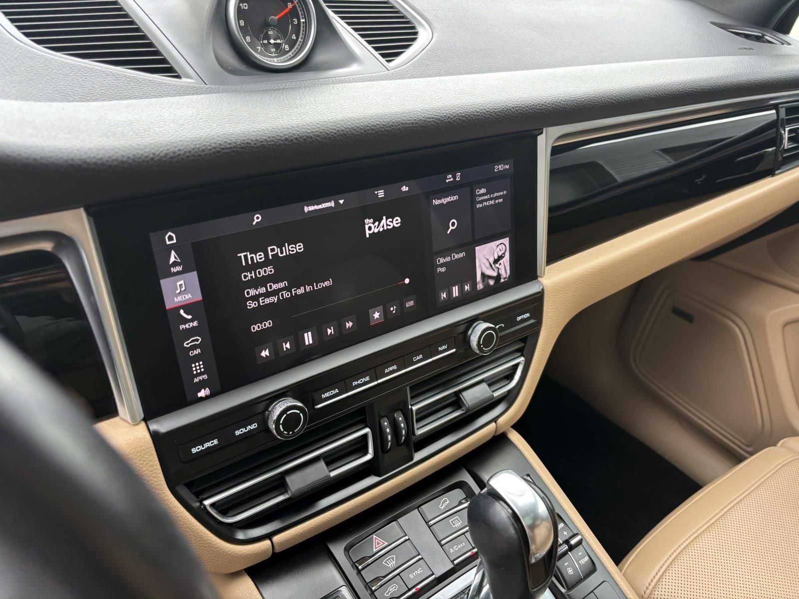 Used 2020 Porsche Macan AWD/4WD image 31