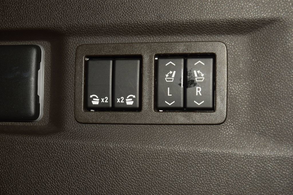 Used 2022 Chevrolet Tahoe LT w/ Luxury Package AWD/4WD image 23