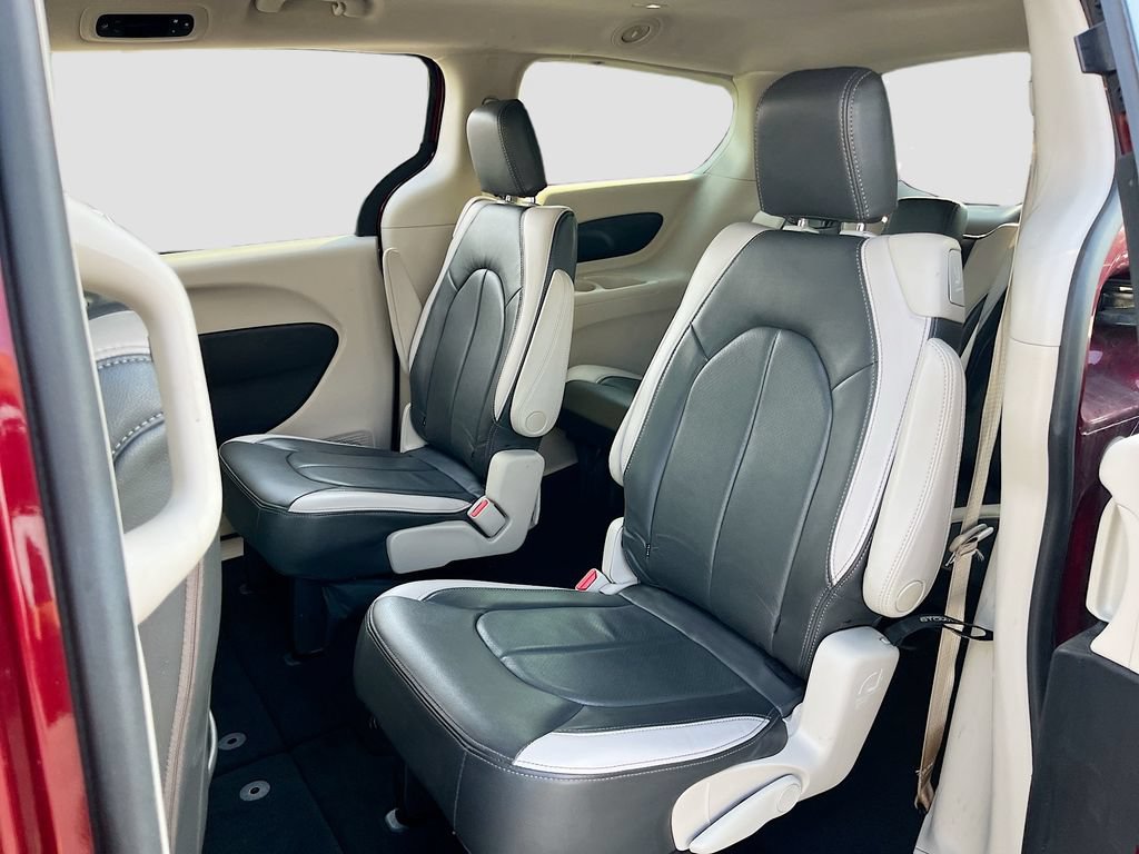 Used 2017 Chrysler Pacifica Touring w/ Tire & Wheel Group FWD image 22