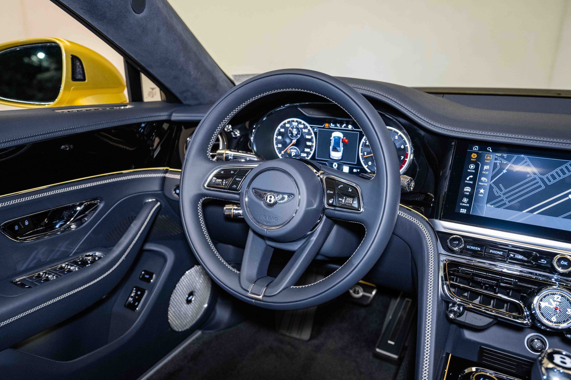 Used 2024 Bentley Flying Spur V8 image 28