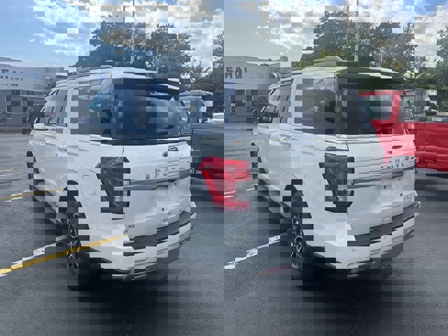 Used 2024 Ford Expedition Max XLT image 7