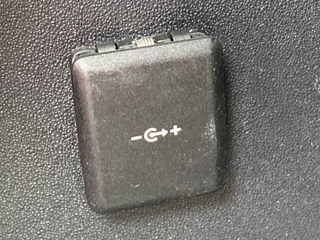 Used 2025 Land Rover Defender 110 S AWD/4WD image 6