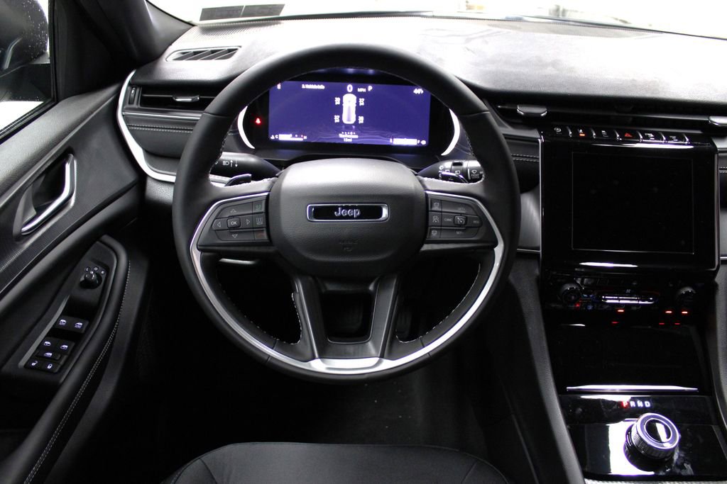 New 2025 Jeep Grand Cherokee Laredo w/ Luxury Tech Group I image 12