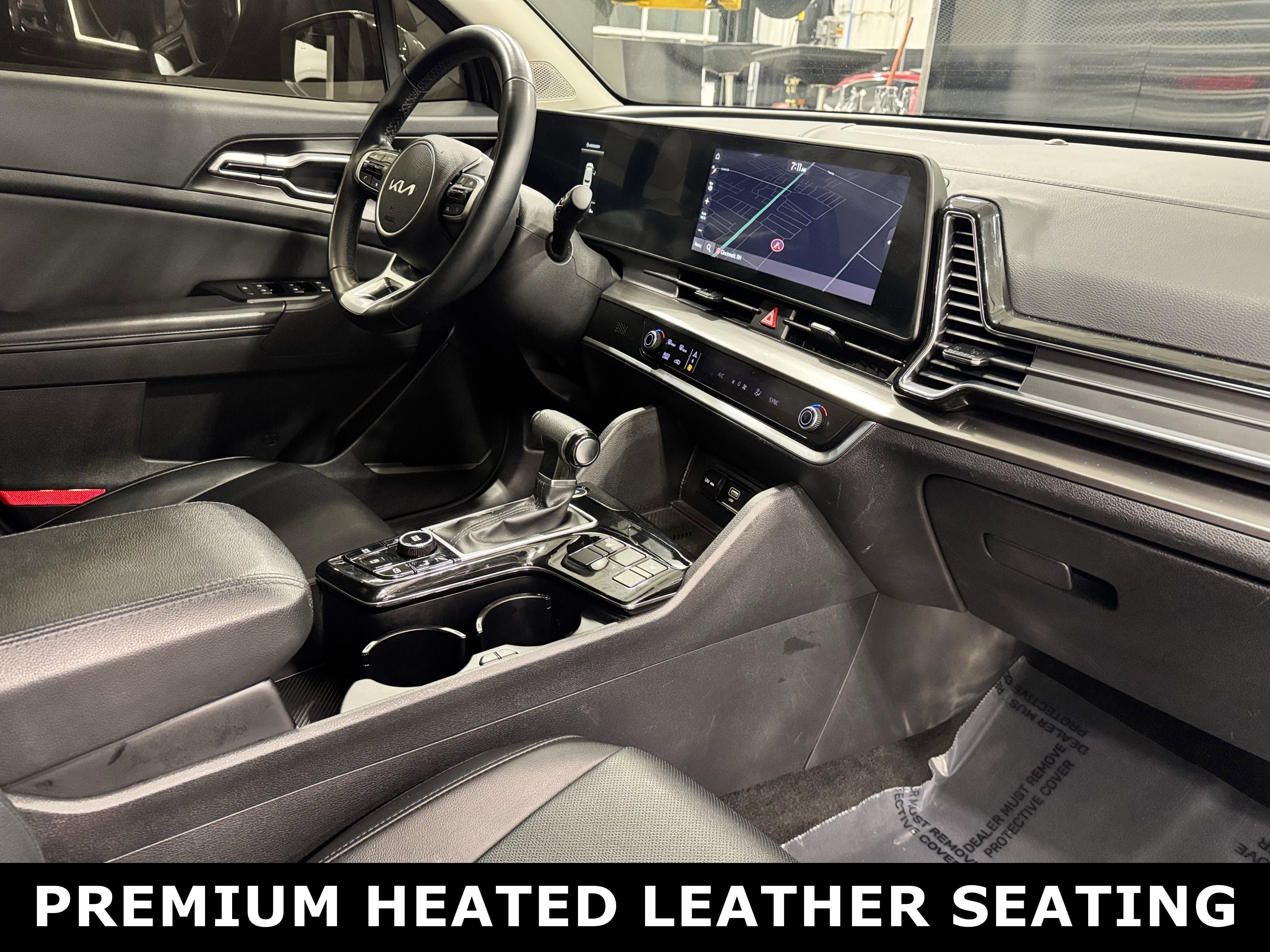 Used 2024 Kia Sportage EX image 4