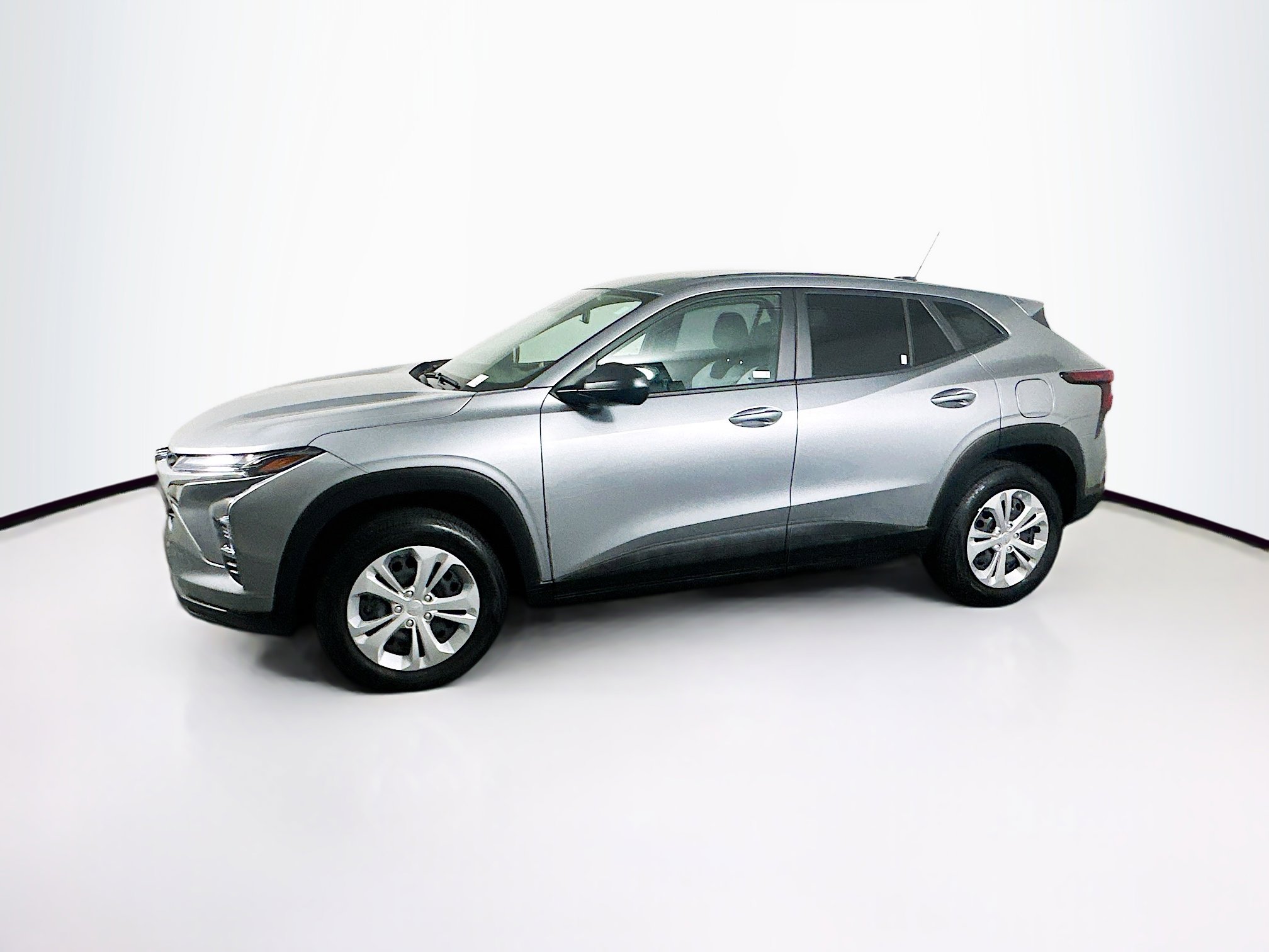 Used 2025 Chevrolet Trax LS FWD image 4