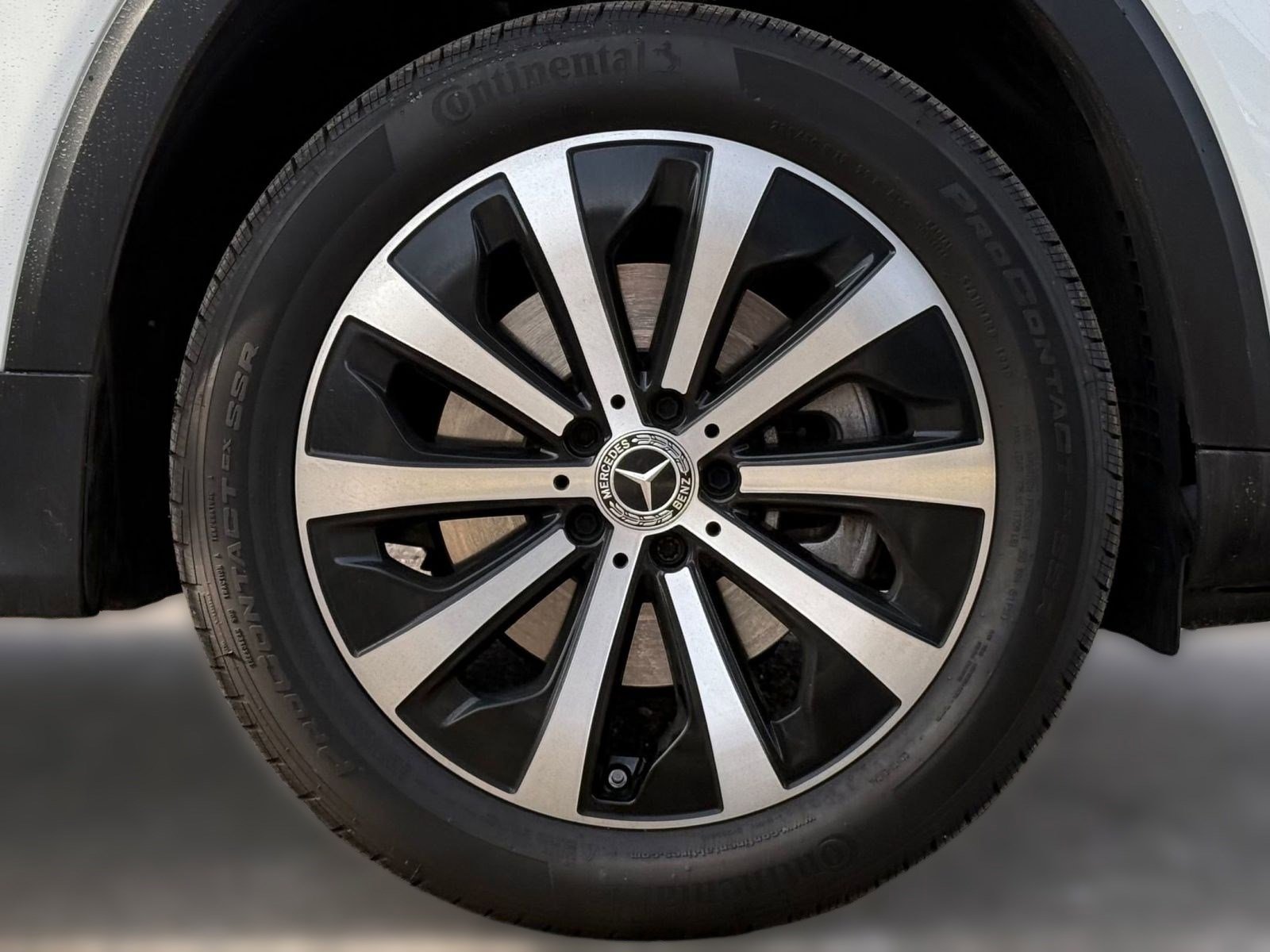 Used 2022 Mercedes-Benz GLB 250 w/ Premium Package Lite image 11