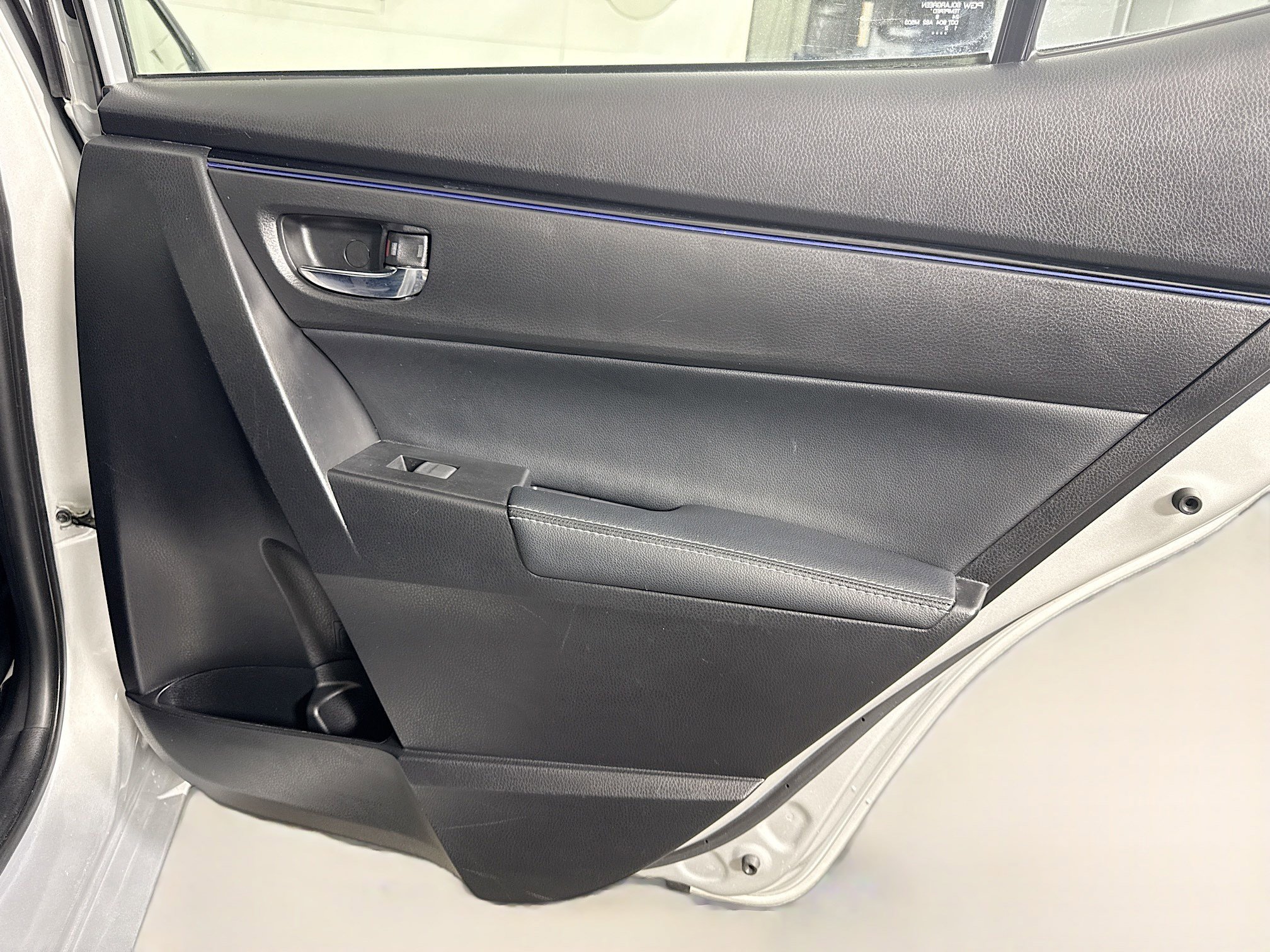 Used 2018 Toyota Corolla SE w/ SE Premium Package FWD image 28