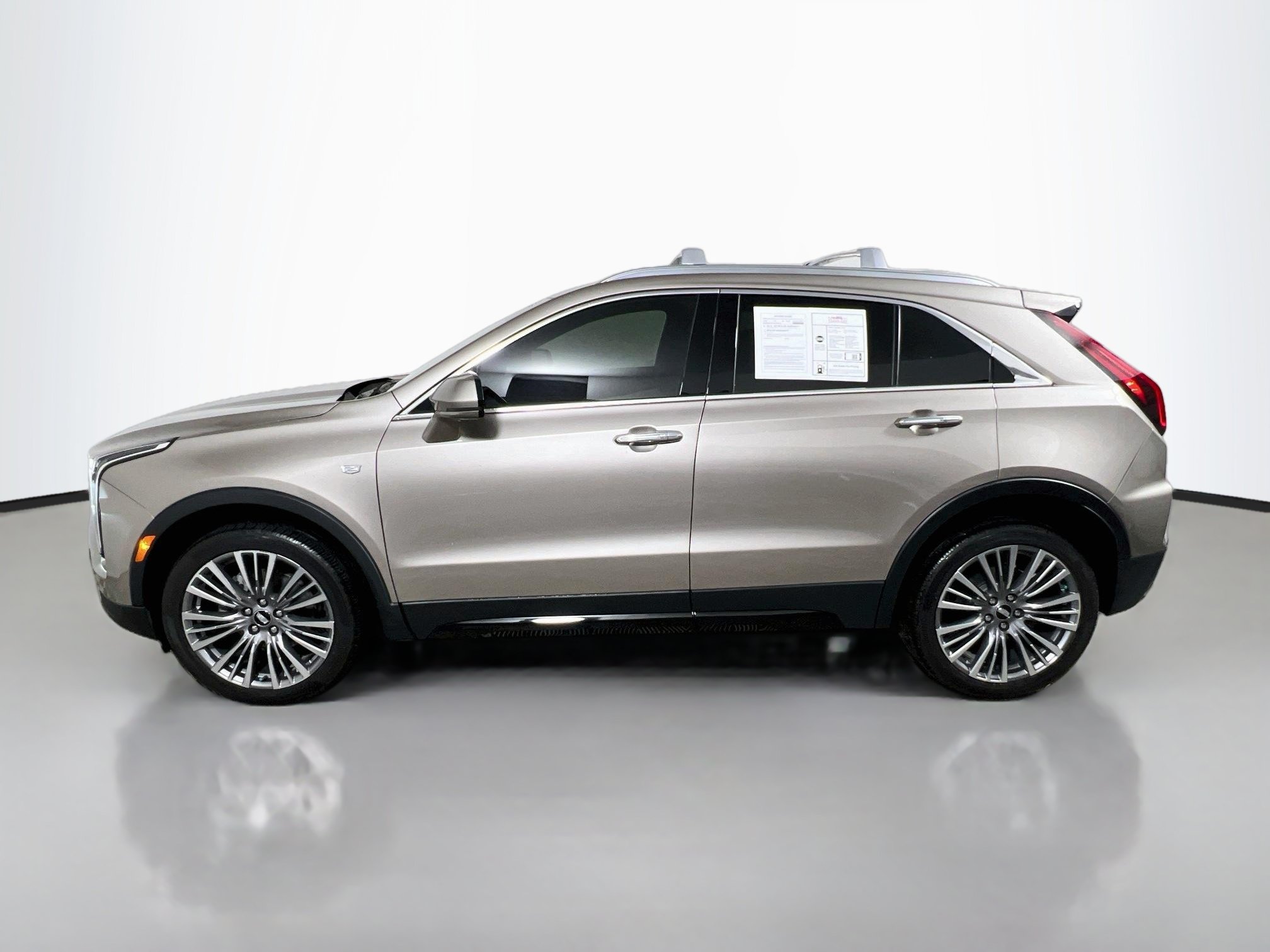 Used 2024 Cadillac XT4 Premium Luxury w/ Technology Package FWD image 9