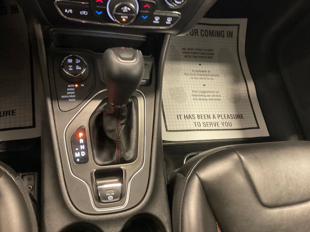 Used 2020 Jeep Cherokee Trailhawk w/ Cold Weather Group AWD/4WD image 18