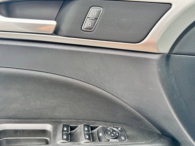 Used 2020 Ford Fusion SE image 13