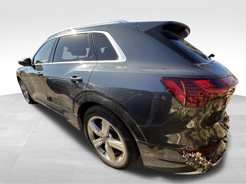 Used 2019 Audi e-tron Premium Plus image 16