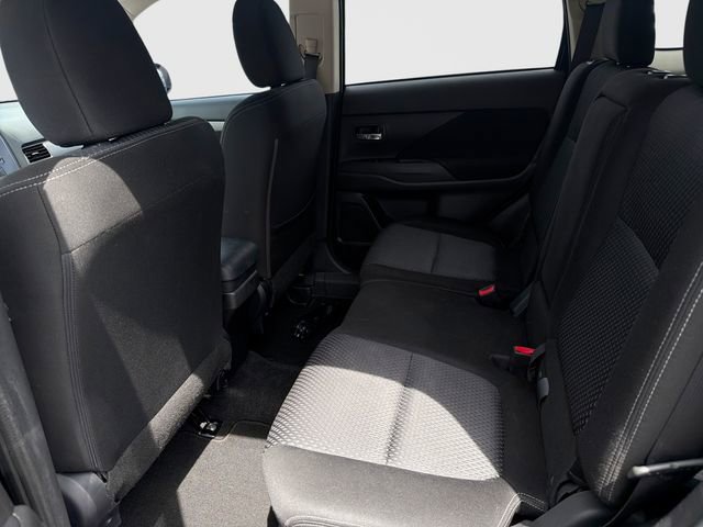 Used 2017 Mitsubishi Outlander ES FWD image 32