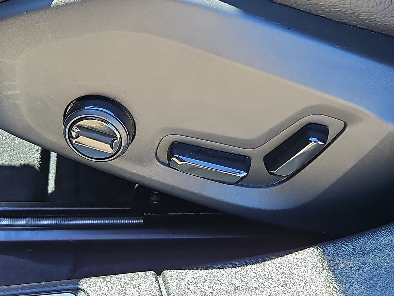 Certified 2024 Volvo V60 B5 Cross Country Plus image 26