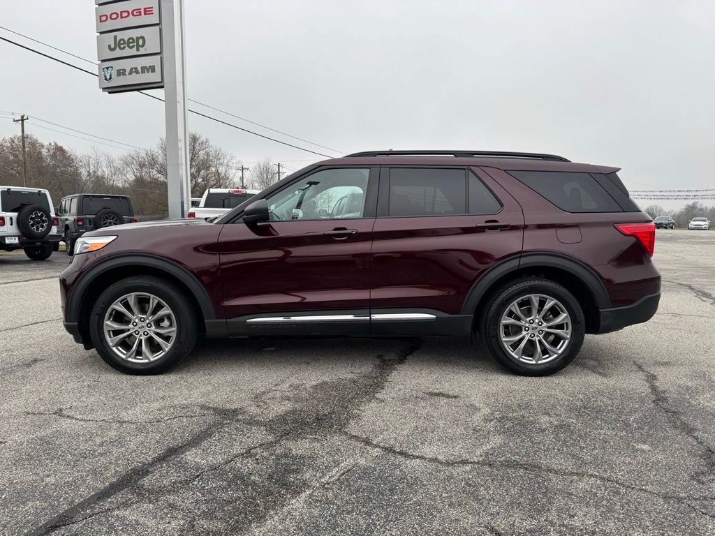 Used 2022 Ford Explorer XLT w/ Equipment Group 202A image 2