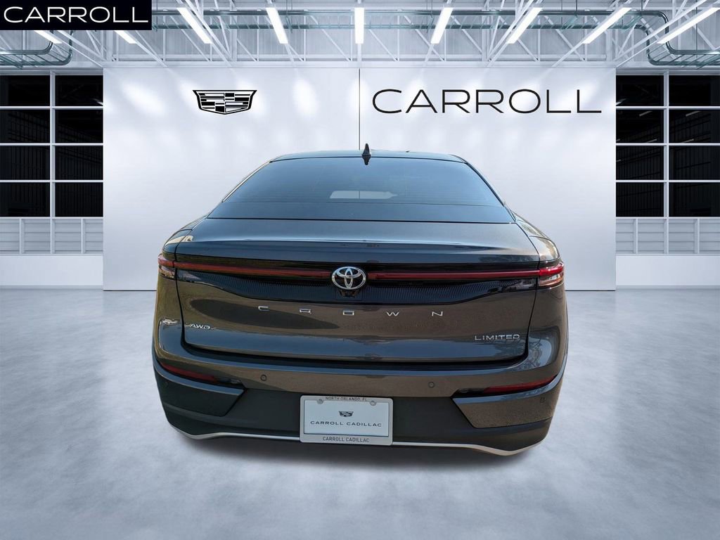 Used 2023 Toyota Crown Limited image 5