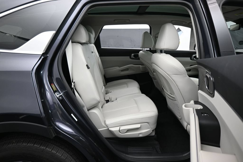 Used 2025 Kia Sorento S w/ Panoramic Sunroof Package FWD image 40