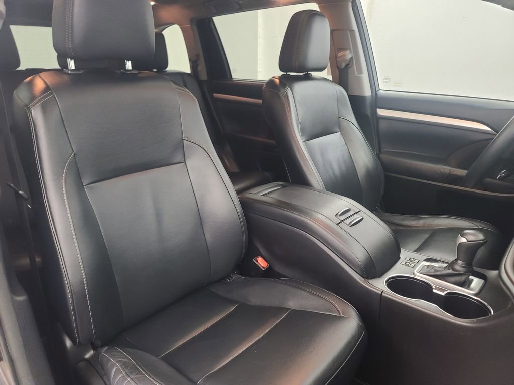 Used 2015 Toyota Highlander XLE image 16