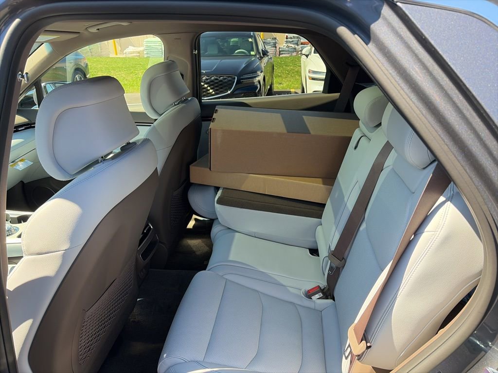 New 2026 Genesis GV70 2.5T Advanced image 14