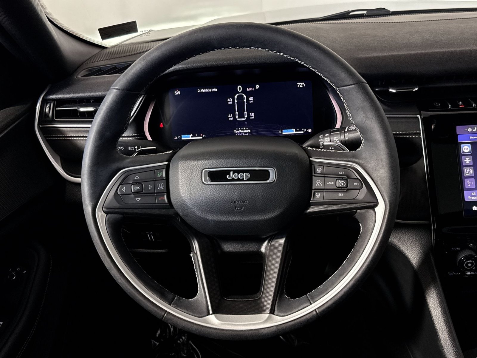 Used 2023 Jeep Grand Cherokee L Laredo AWD/4WD image 16