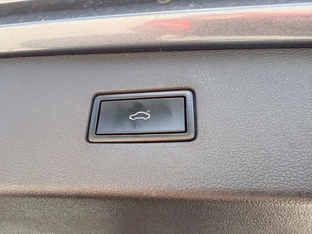 Used 2020 Volkswagen Tiguan SEL FWD image 33
